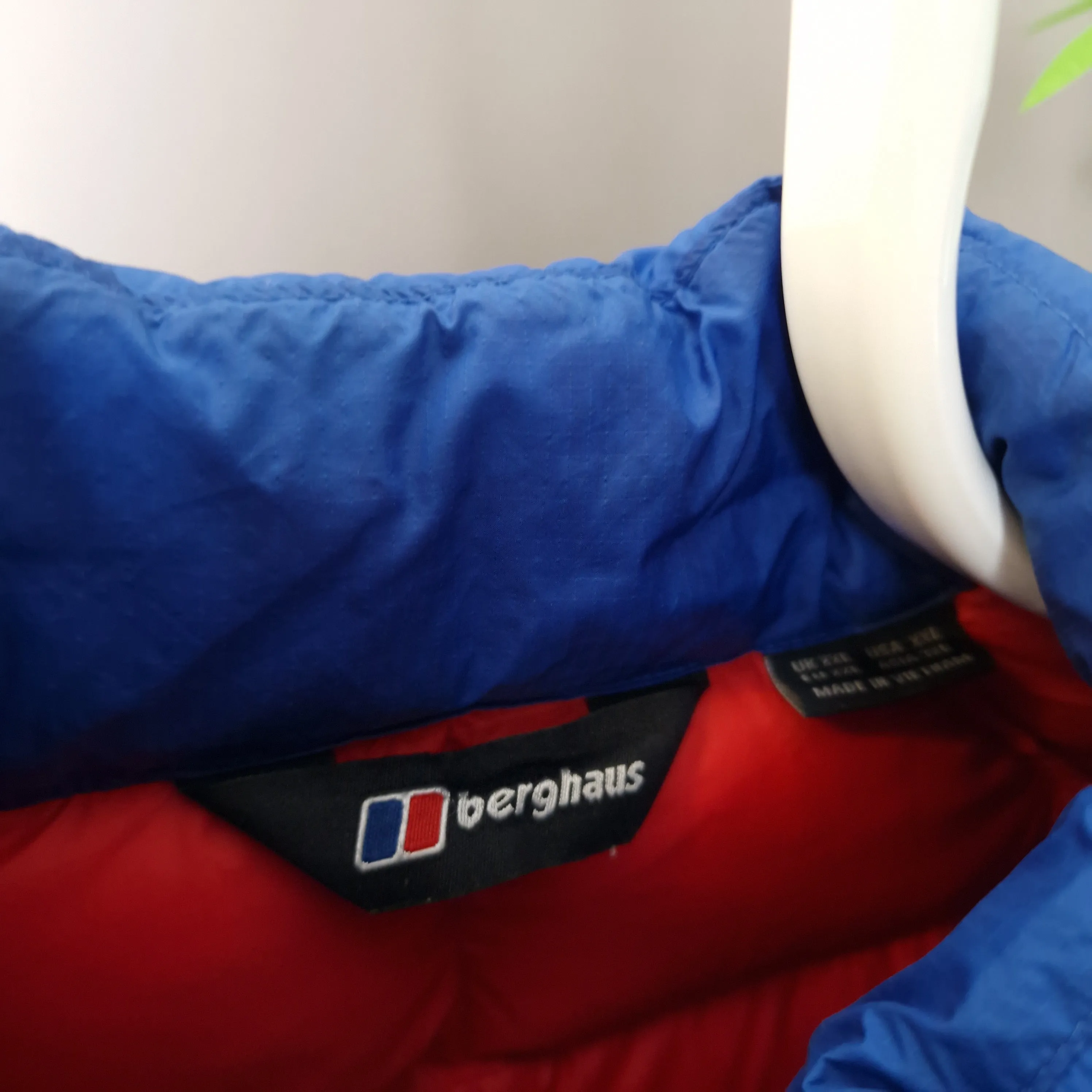 Berghaus 600 hydro down puffer jacket in blue and red - XXL