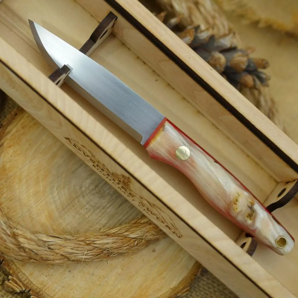 Hiker: Ram's Horn & Red Linen