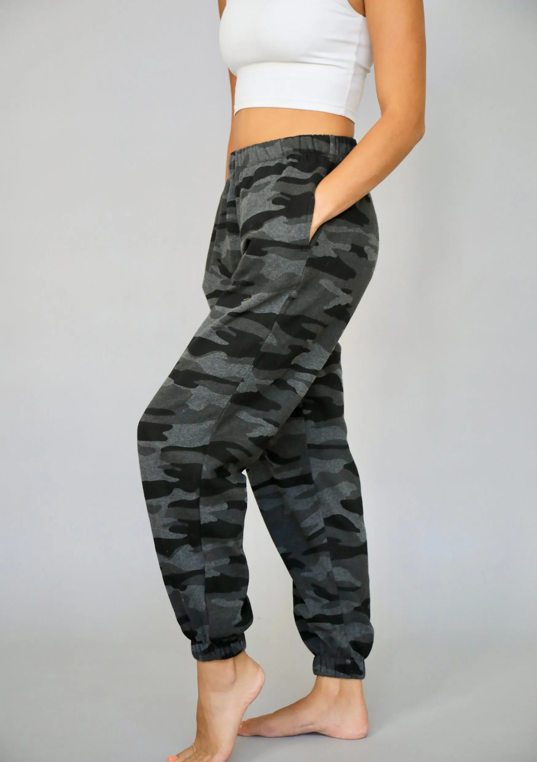 Relax Fit Joggers In Camo Black