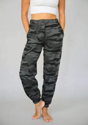 Relax Fit Joggers In Camo Black