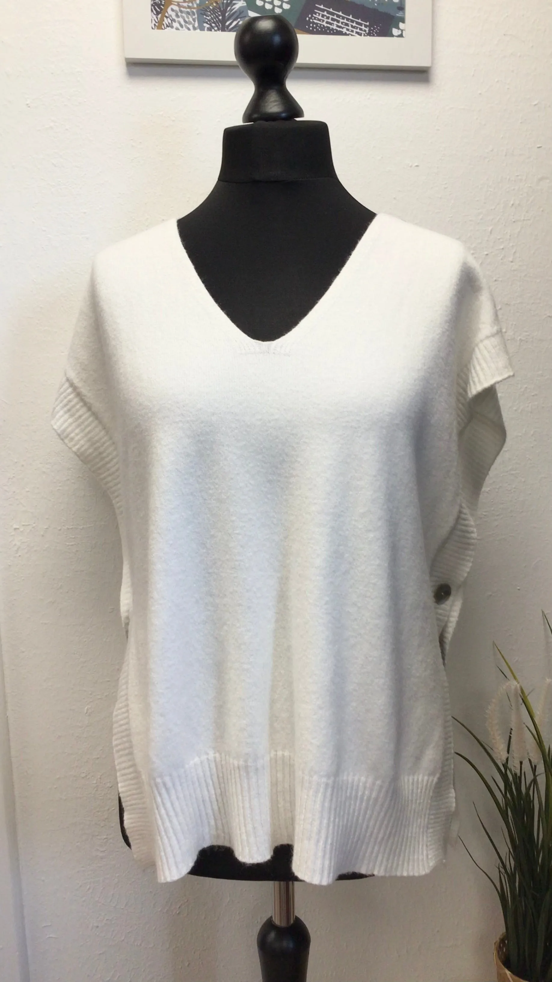 V Neck Side Button Sleeveless Poncho